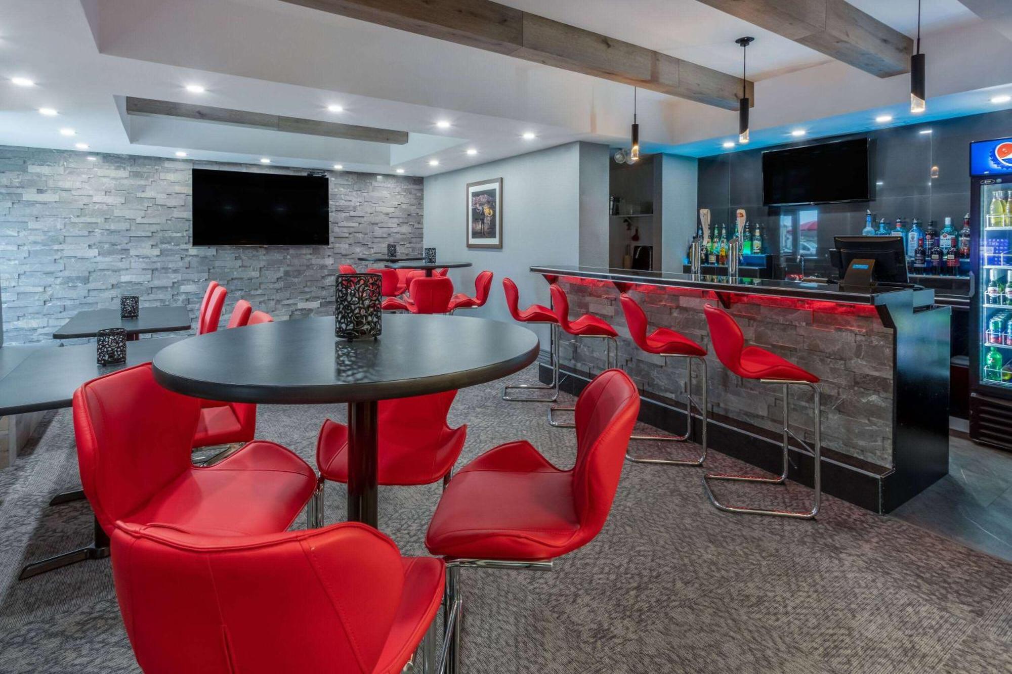 Microtel Inn & Suites By Wyndham - Timmins Exterior foto