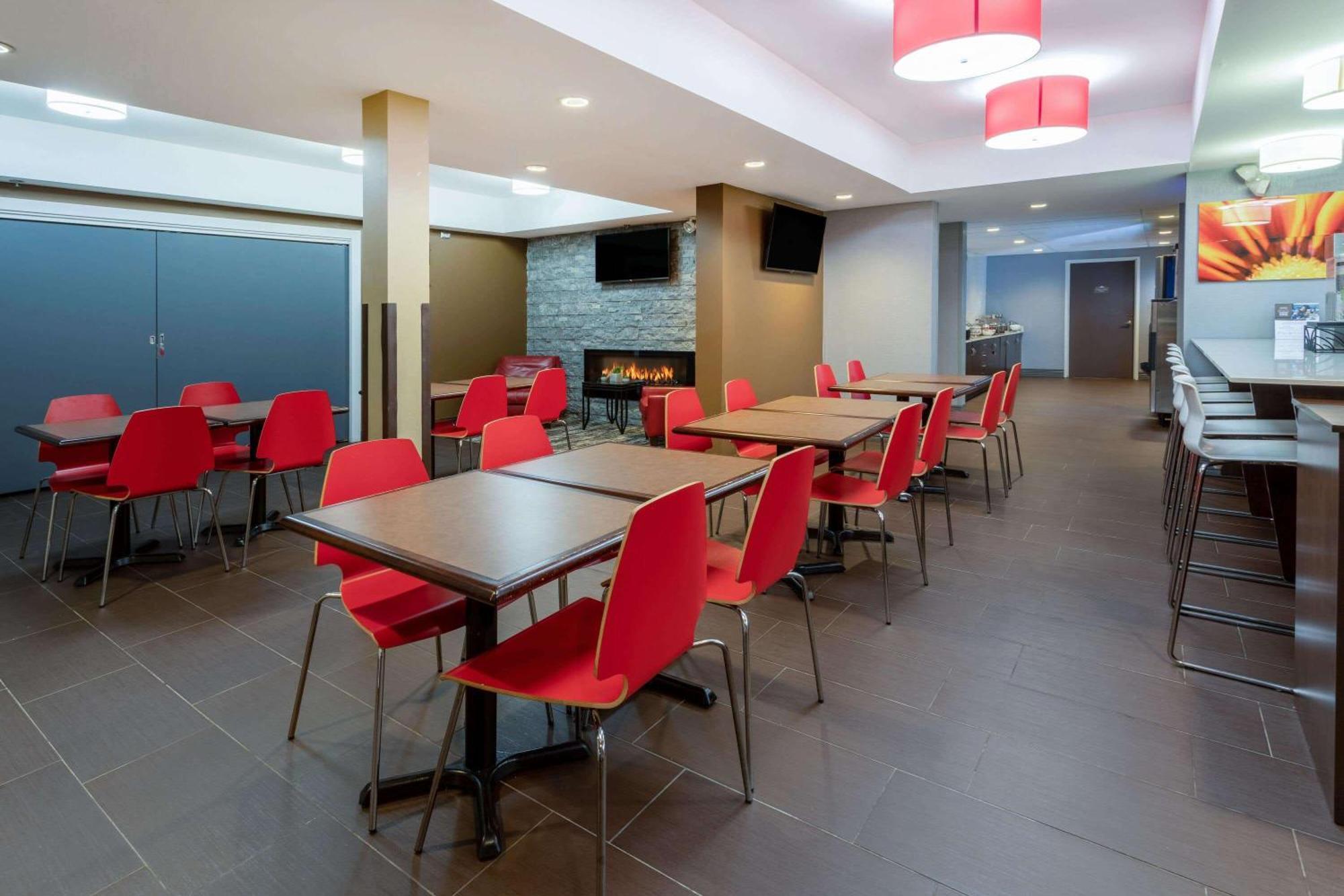 Microtel Inn & Suites By Wyndham - Timmins Exterior foto
